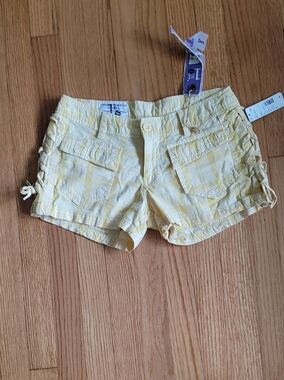 1st Kiss Vtg  Yellow Plaid Women’s Shorts- Size 5- NEW with Tags!!!!!